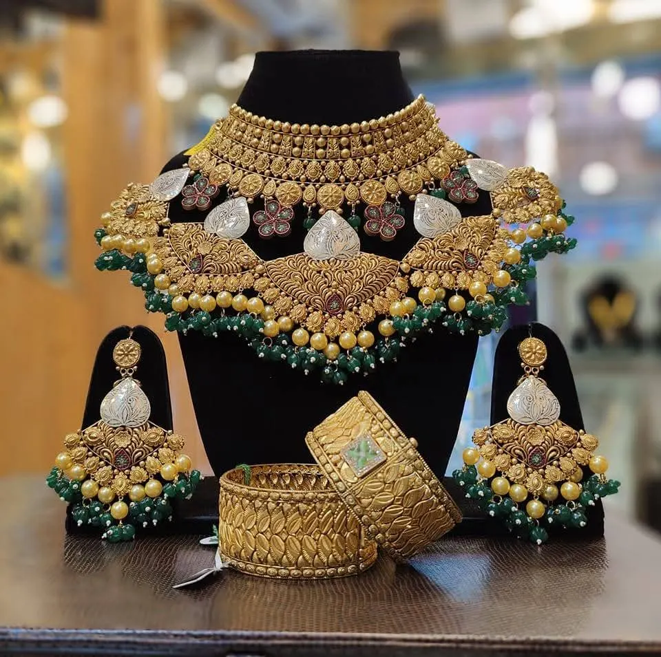 Featured Ornament
